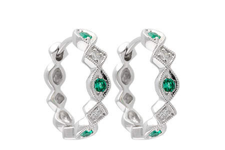 C186-64612: EARRINGS .13 EMERALD .18 TGW