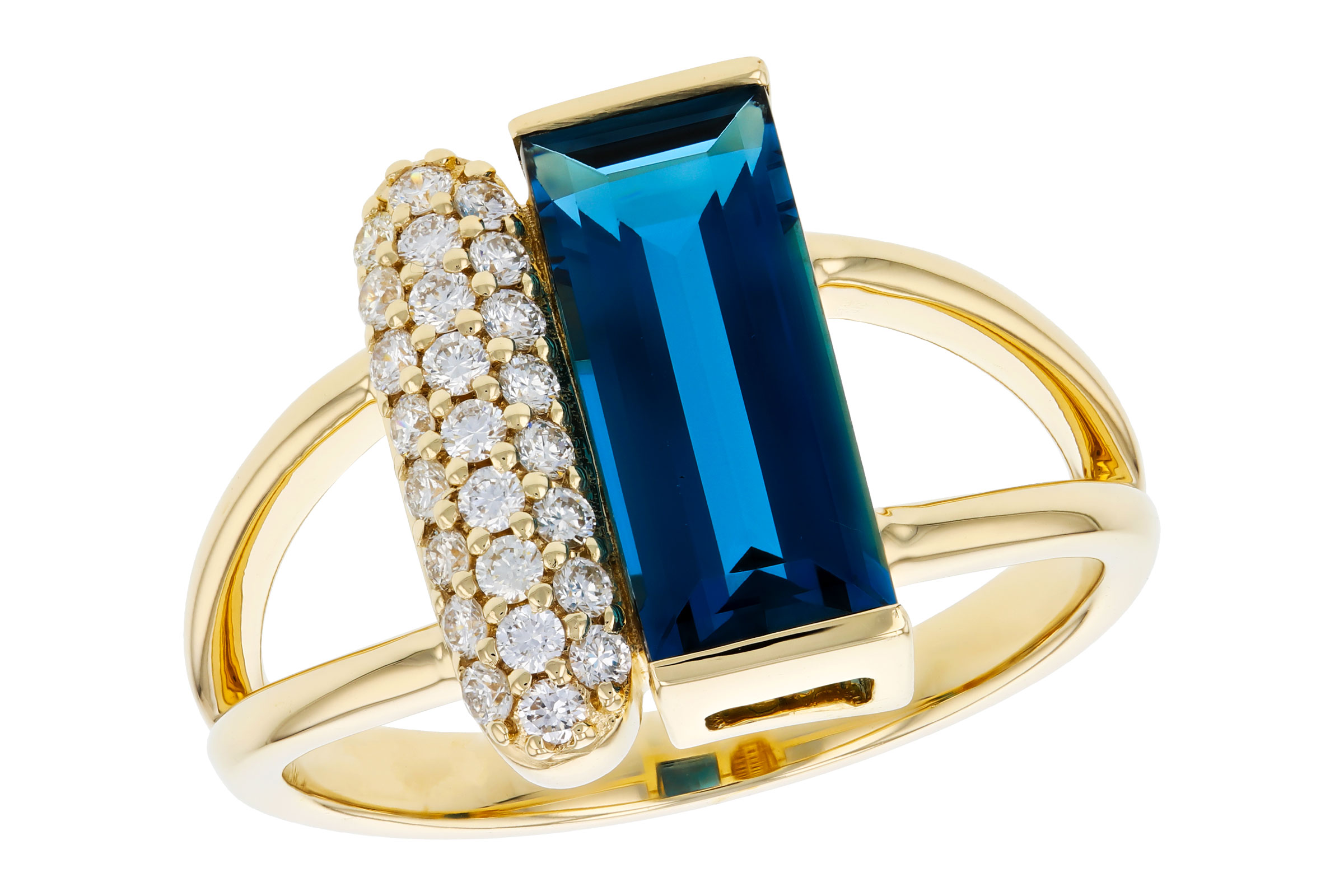 L275-74566: LDS RG 2.67 LONDON BLUE TOPAZ 2.92 TGW (12x5MM BT)